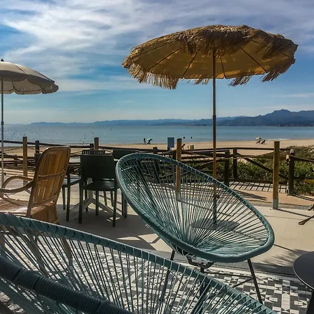 Beachfront Apartman *